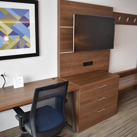 Holiday Inn Express & Suites - Boston South - Randolph By Ihg Экстерьер фото