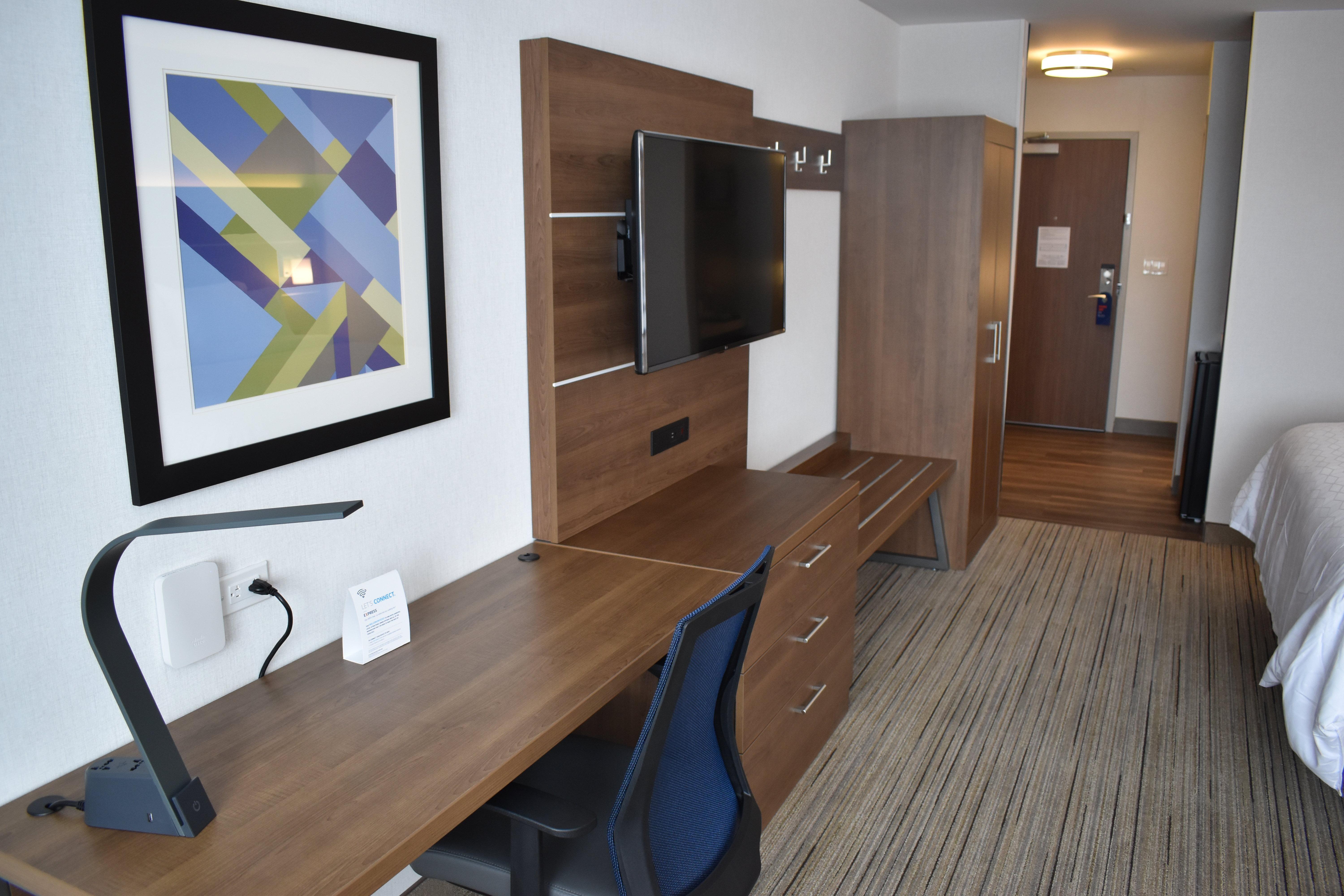 Holiday Inn Express & Suites - Boston South - Randolph By Ihg Экстерьер фото