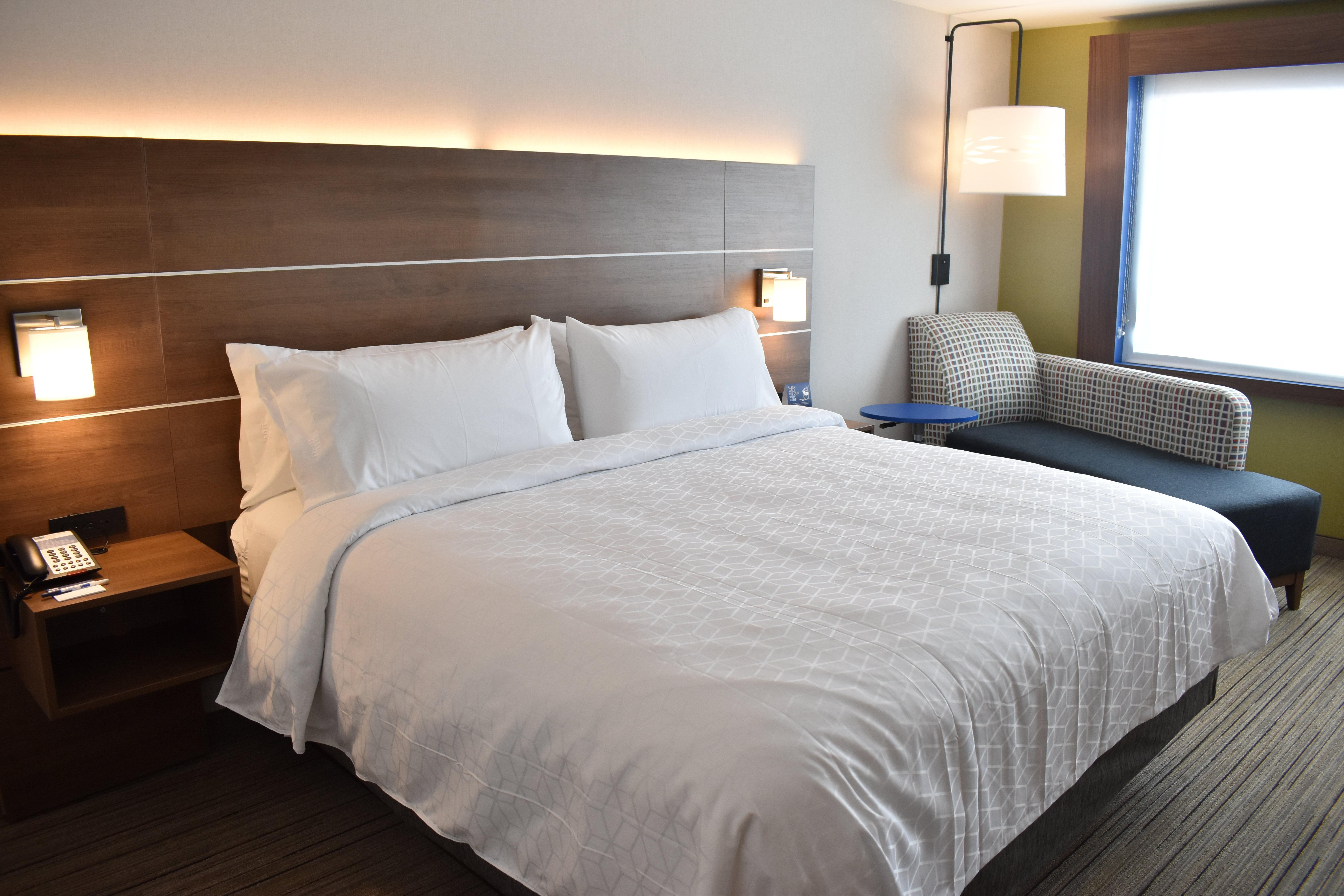 Holiday Inn Express & Suites - Boston South - Randolph By Ihg Экстерьер фото