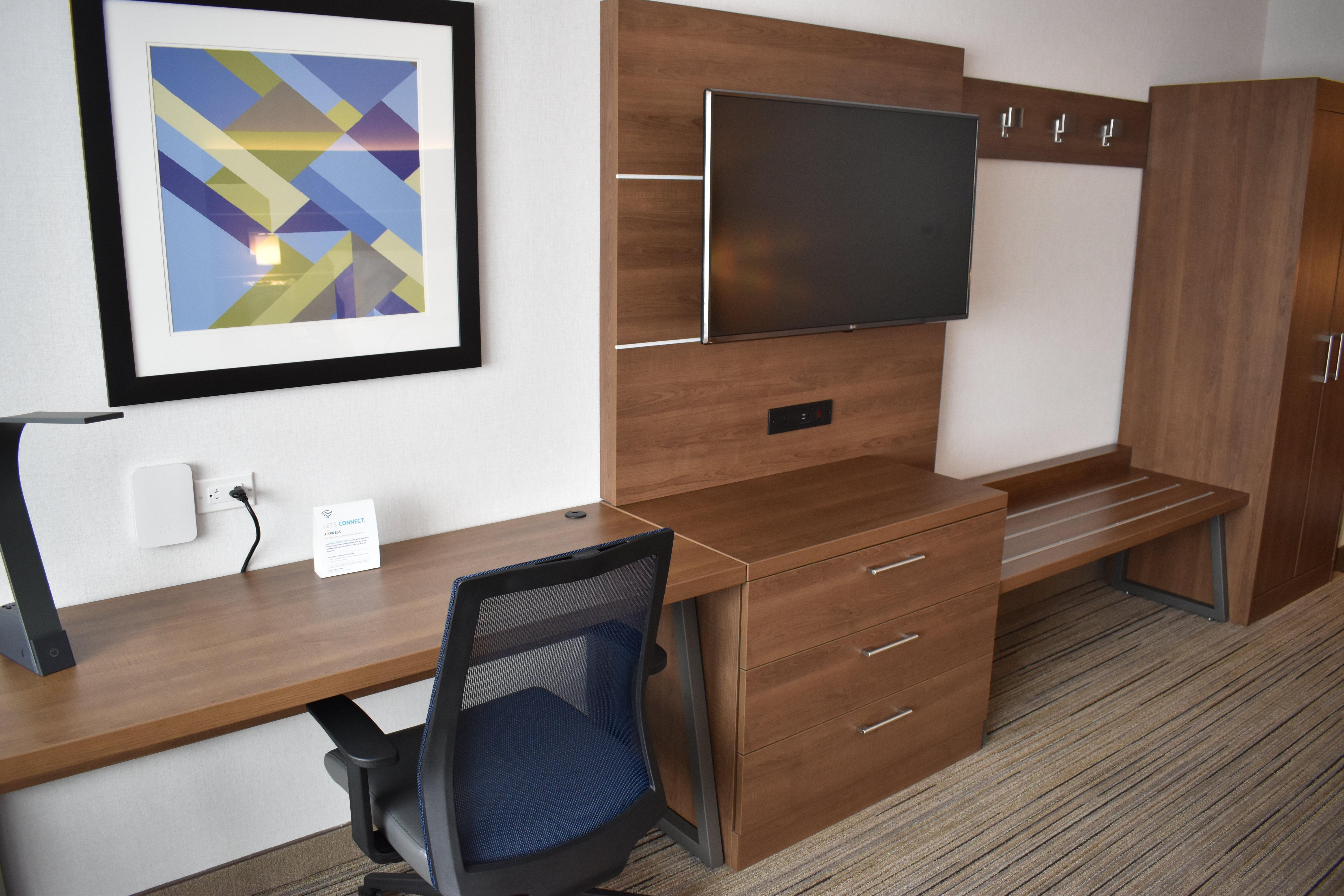 Holiday Inn Express & Suites - Boston South - Randolph By Ihg Экстерьер фото