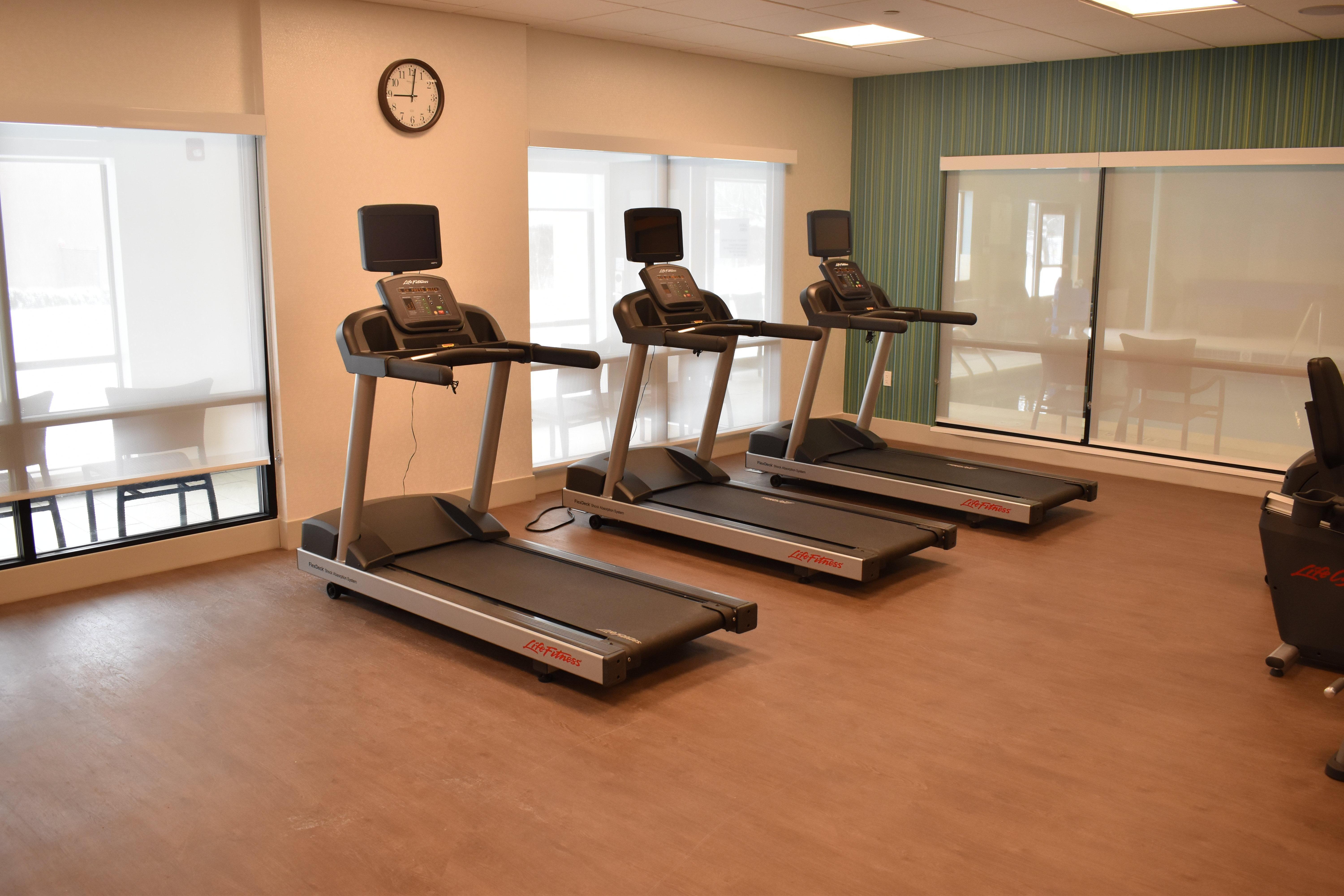 Holiday Inn Express & Suites - Boston South - Randolph By Ihg Экстерьер фото