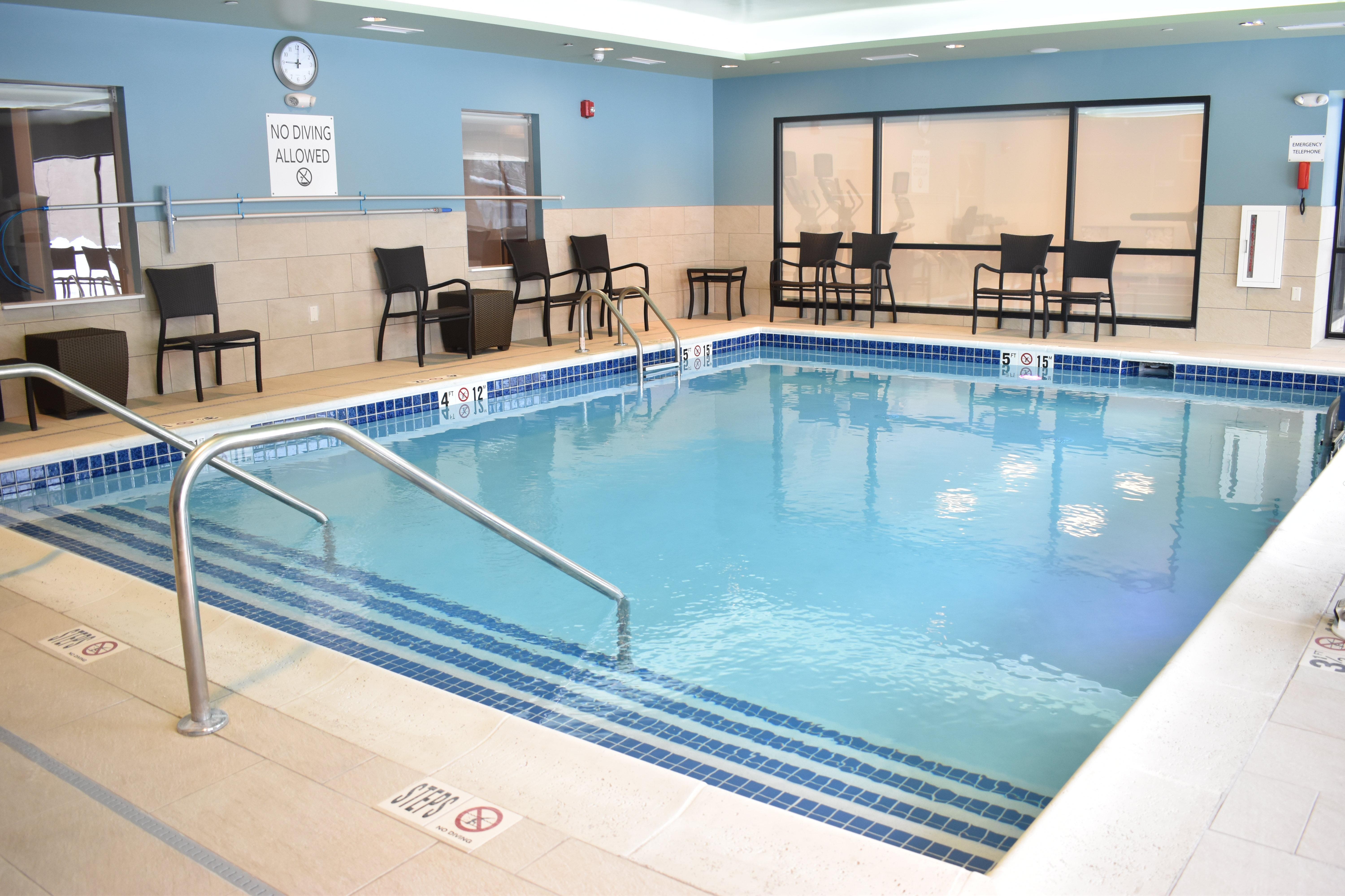 Holiday Inn Express & Suites - Boston South - Randolph By Ihg Экстерьер фото