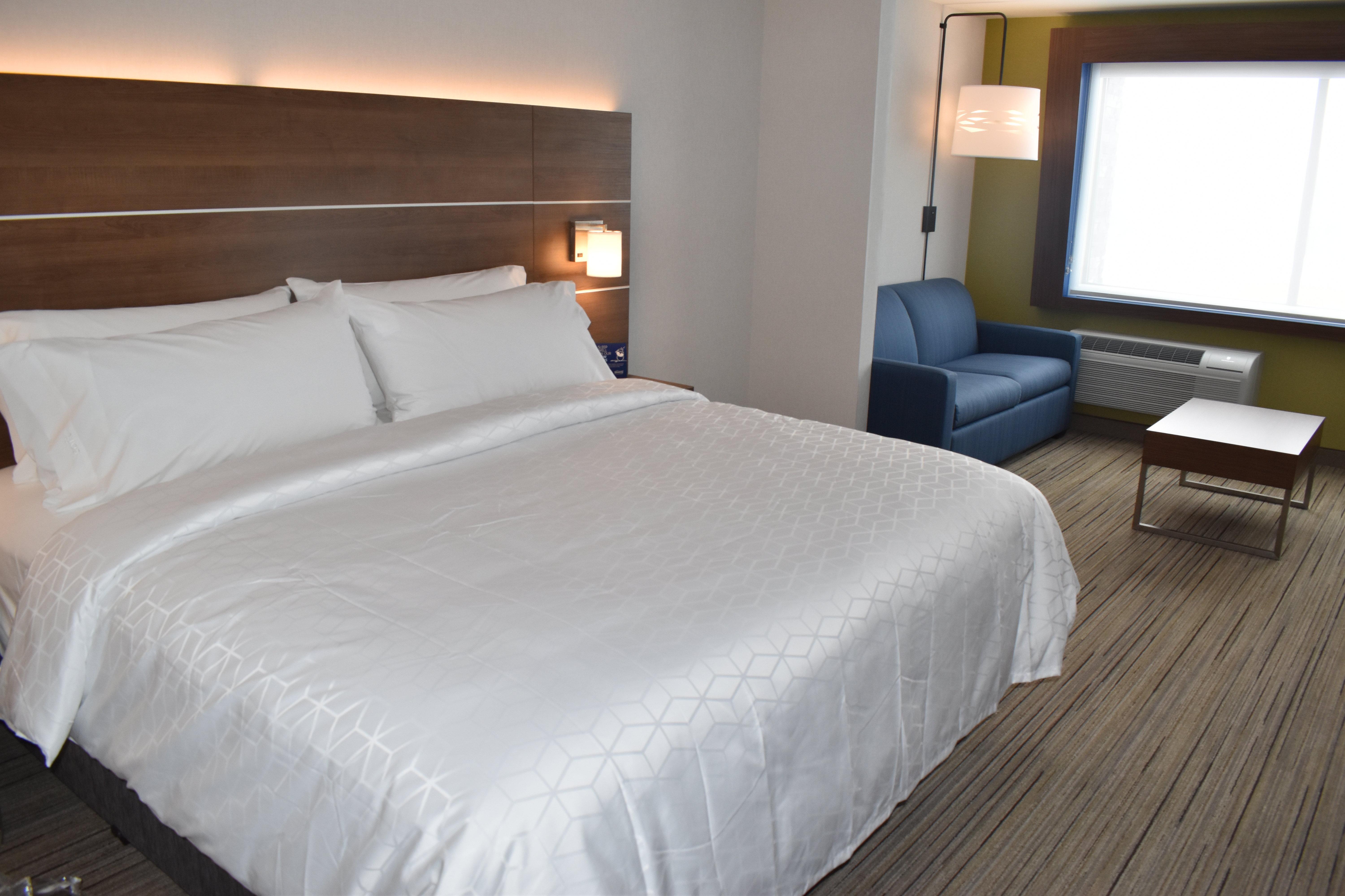 Holiday Inn Express & Suites - Boston South - Randolph By Ihg Экстерьер фото