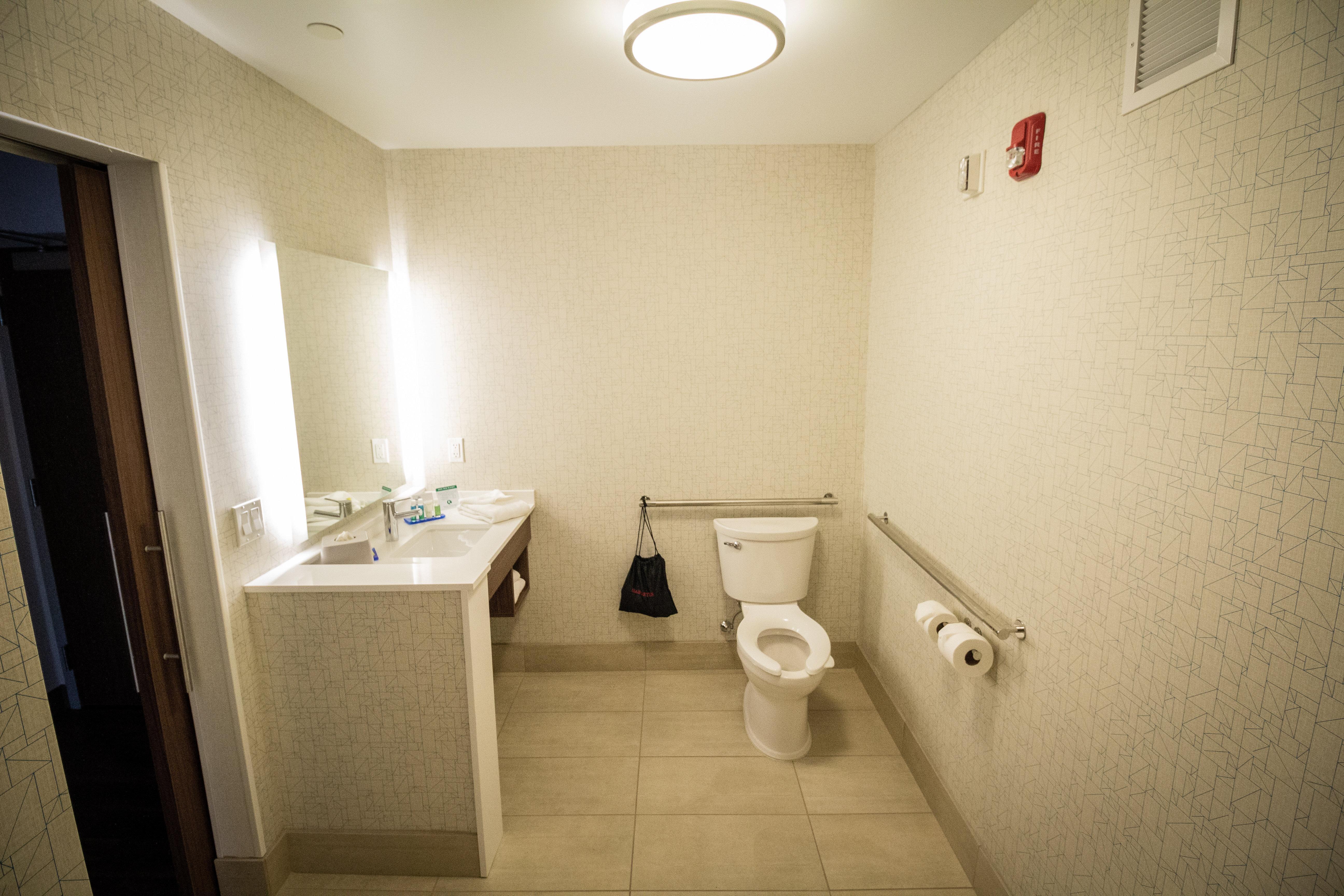 Holiday Inn Express & Suites - Boston South - Randolph By Ihg Экстерьер фото