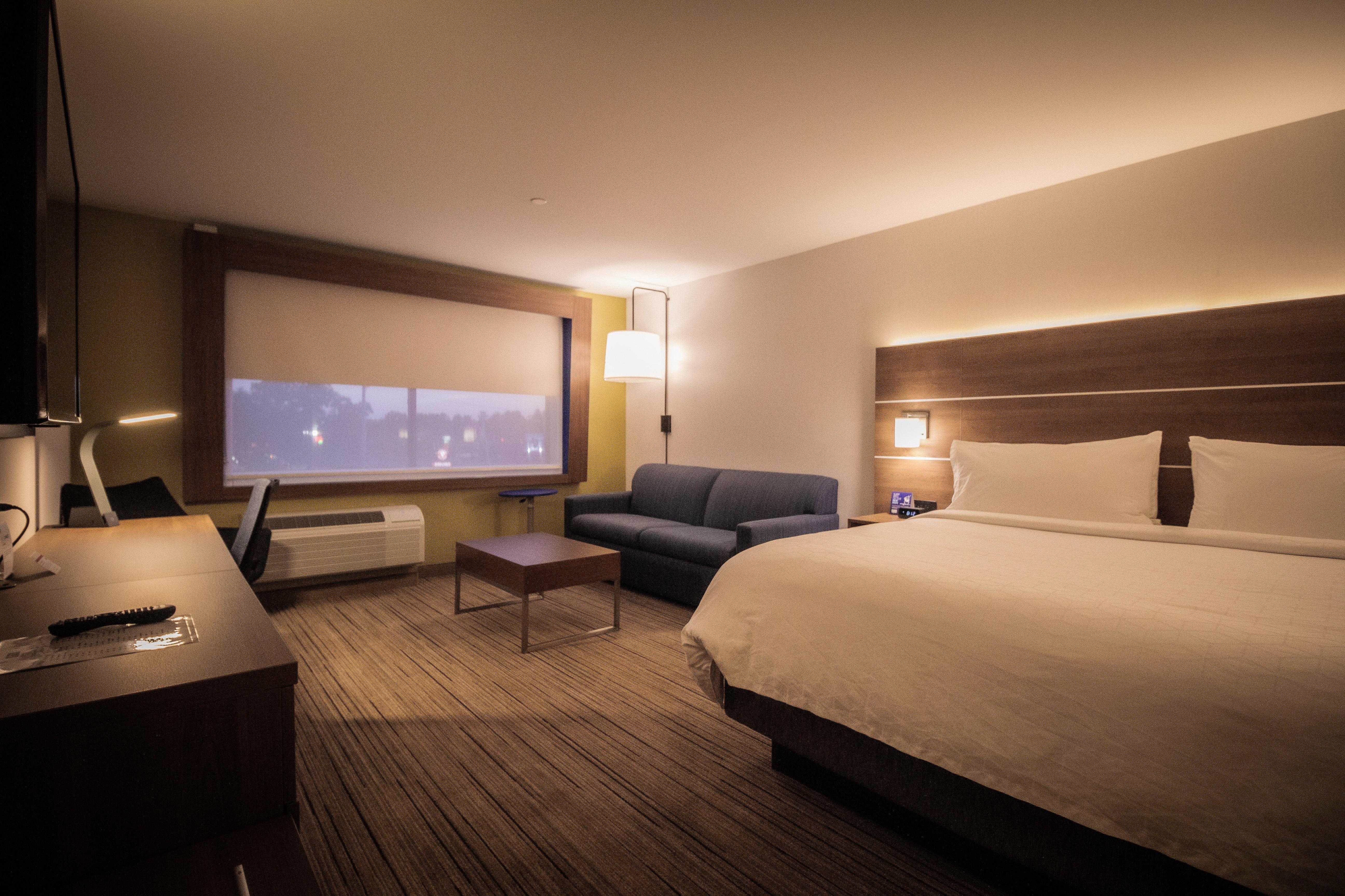 Holiday Inn Express & Suites - Boston South - Randolph By Ihg Экстерьер фото