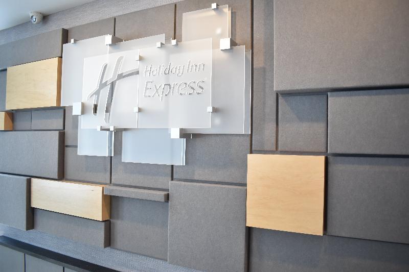 Holiday Inn Express & Suites - Boston South - Randolph By Ihg Экстерьер фото