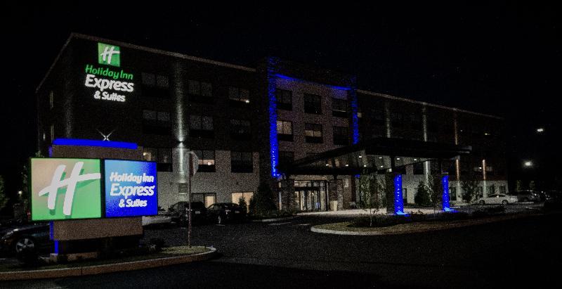 Holiday Inn Express & Suites - Boston South - Randolph By Ihg Экстерьер фото