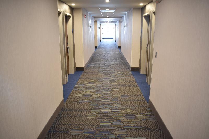 Holiday Inn Express & Suites - Boston South - Randolph By Ihg Экстерьер фото