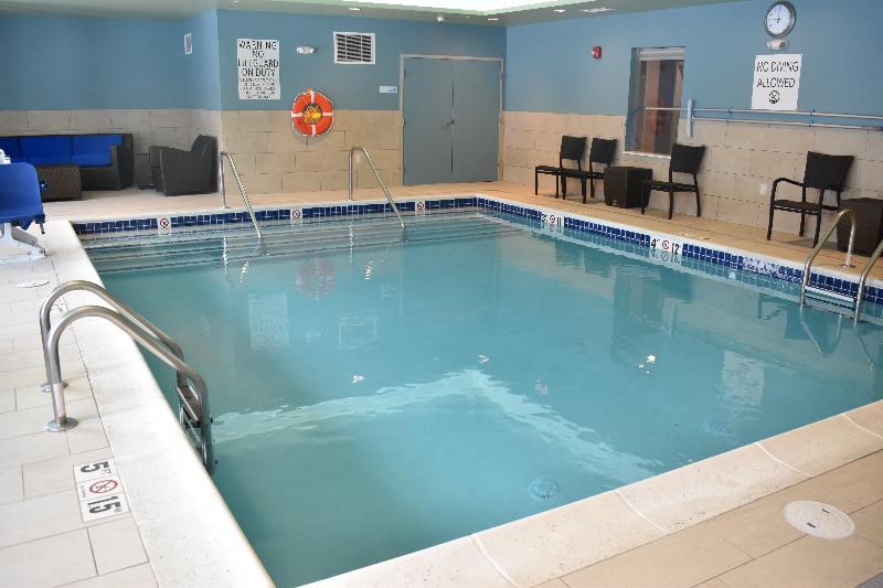 Holiday Inn Express & Suites - Boston South - Randolph By Ihg Экстерьер фото